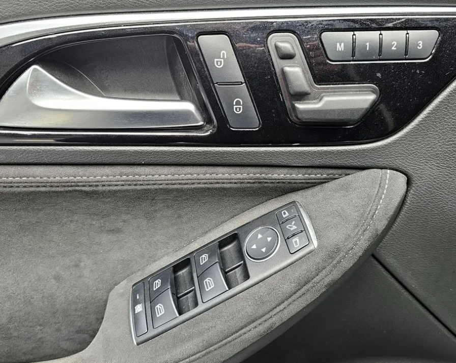 Infiniti Q30 2.0 бензин, снимка 4 - Автомобили и джипове - 54862793