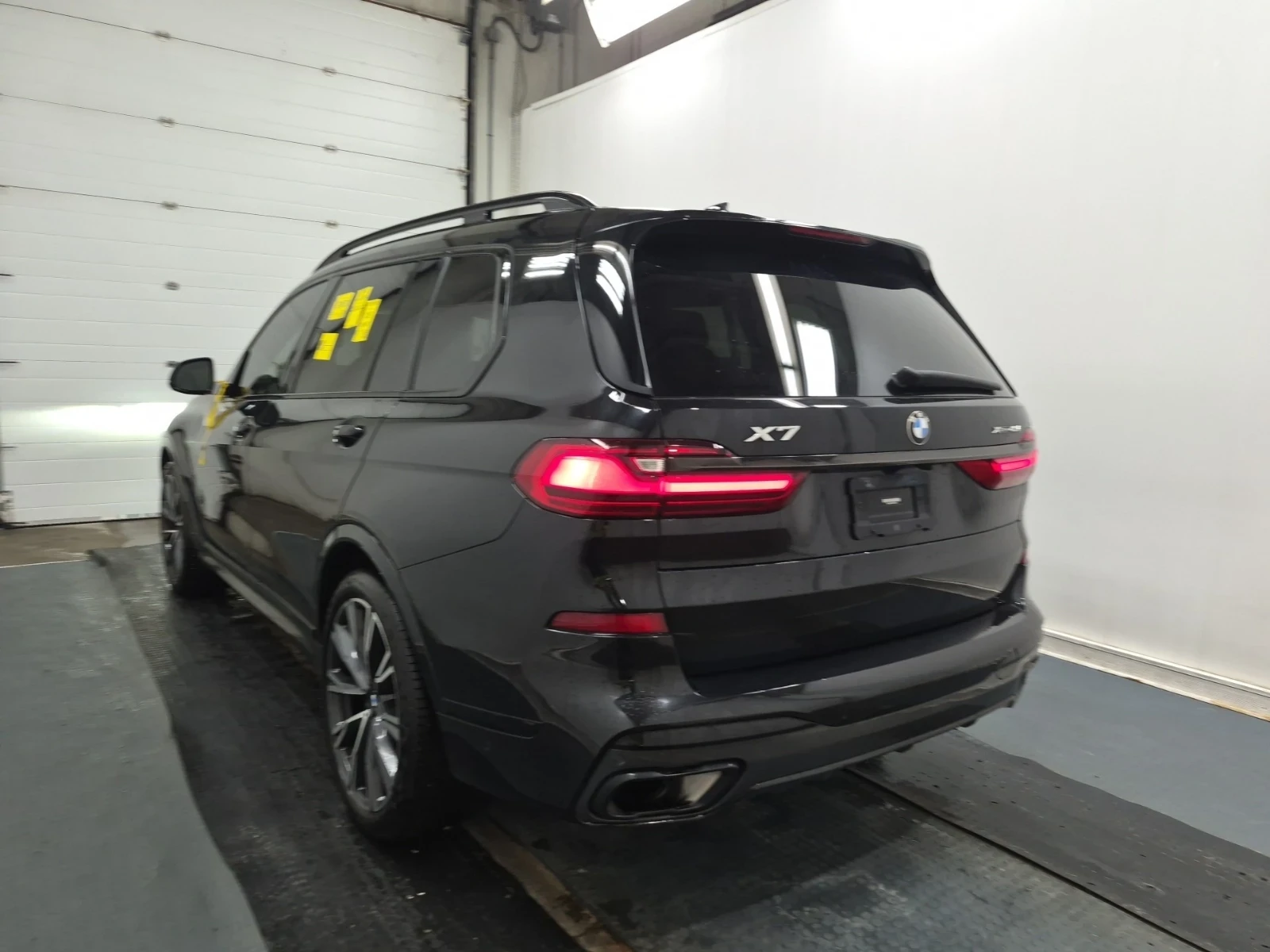 BMW X7 XDrive40i* HARMAN KARDON* HEAD-UP* ДВА КЛЮЧА, снимка 3 - Автомобили и джипове - 55514790