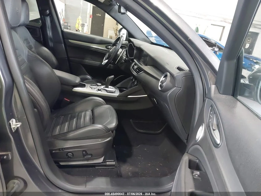 Alfa Romeo Stelvio 2.0l Ti Sport Awd, снимка 5 - Автомобили и джипове - 55591578