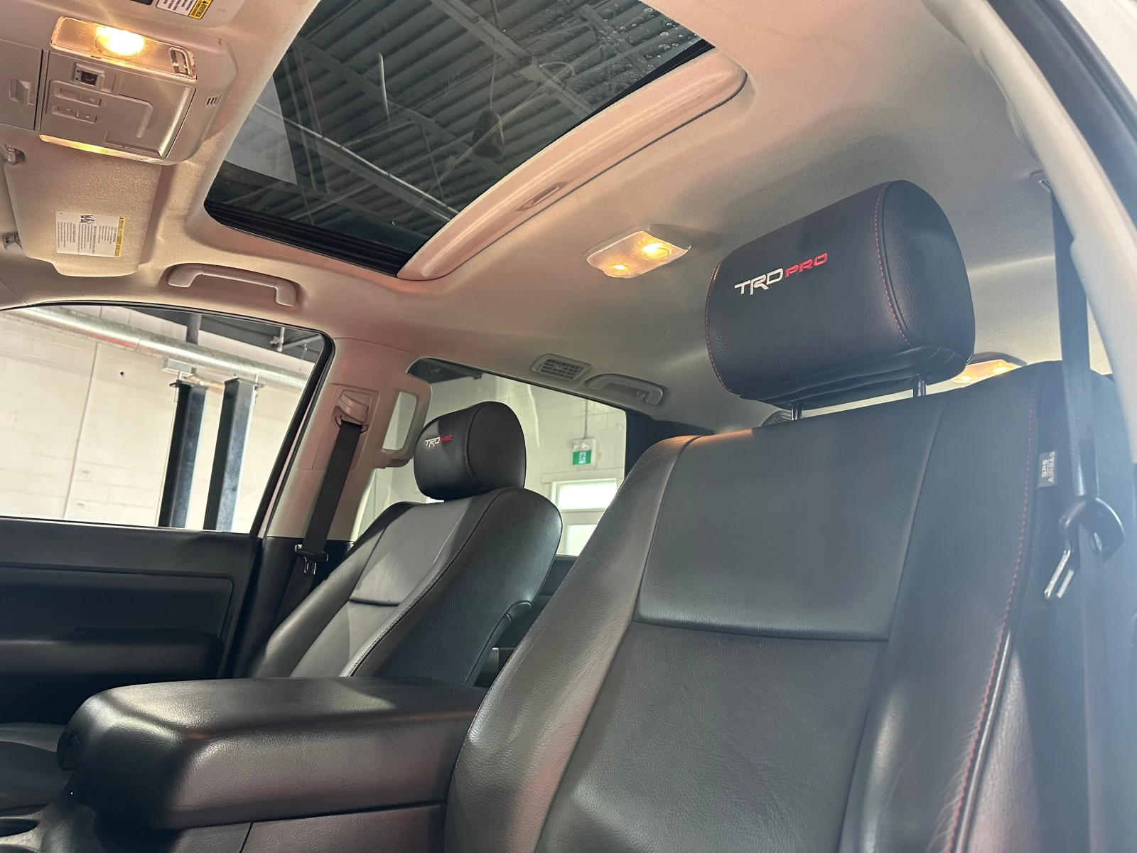 Toyota Sequoia * SR5 * АВТОКРЕДИТ БЕЗ ПЪРВОНАЧАЛНА ВНОСКА* , снимка 5 - Автомобили и джипове - 55969596