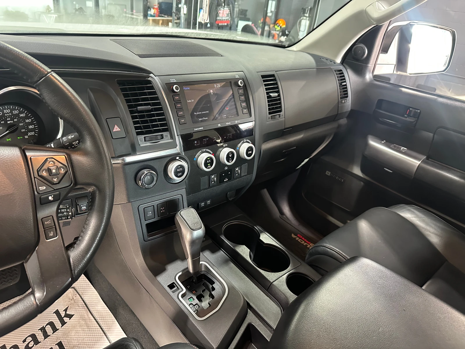 Toyota Sequoia * SR5 * АВТОКРЕДИТ БЕЗ ПЪРВОНАЧАЛНА ВНОСКА* , снимка 9 - Автомобили и джипове - 55969596