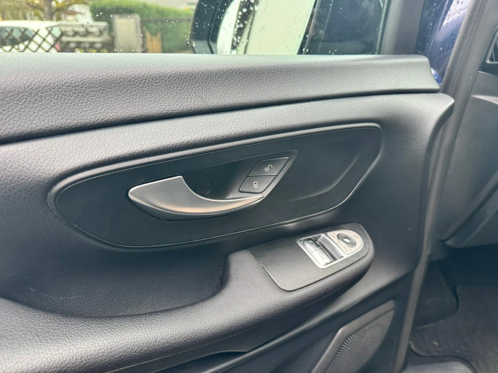 Mercedes-Benz V 220, снимка 9 - Бусове и автобуси - 54014575