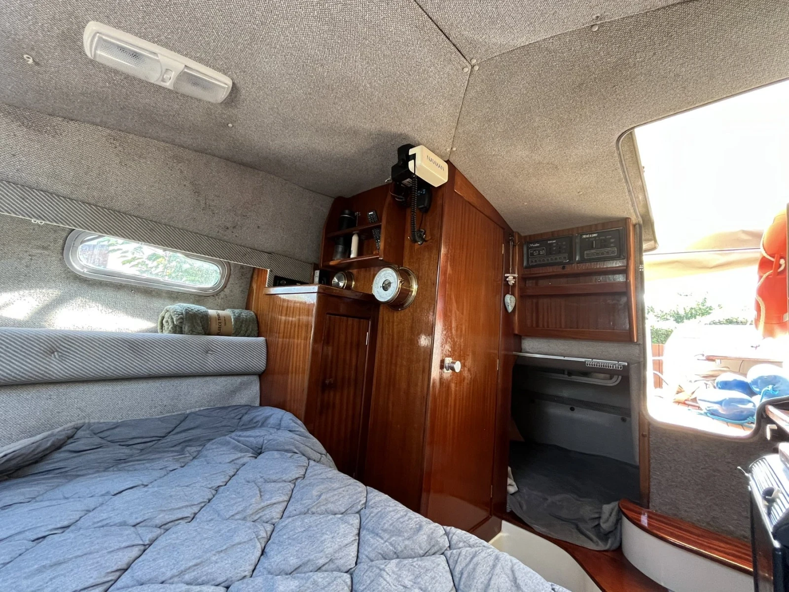 Моторна яхта Sealine 215 Family, снимка 11 - Воден транспорт - 56019609