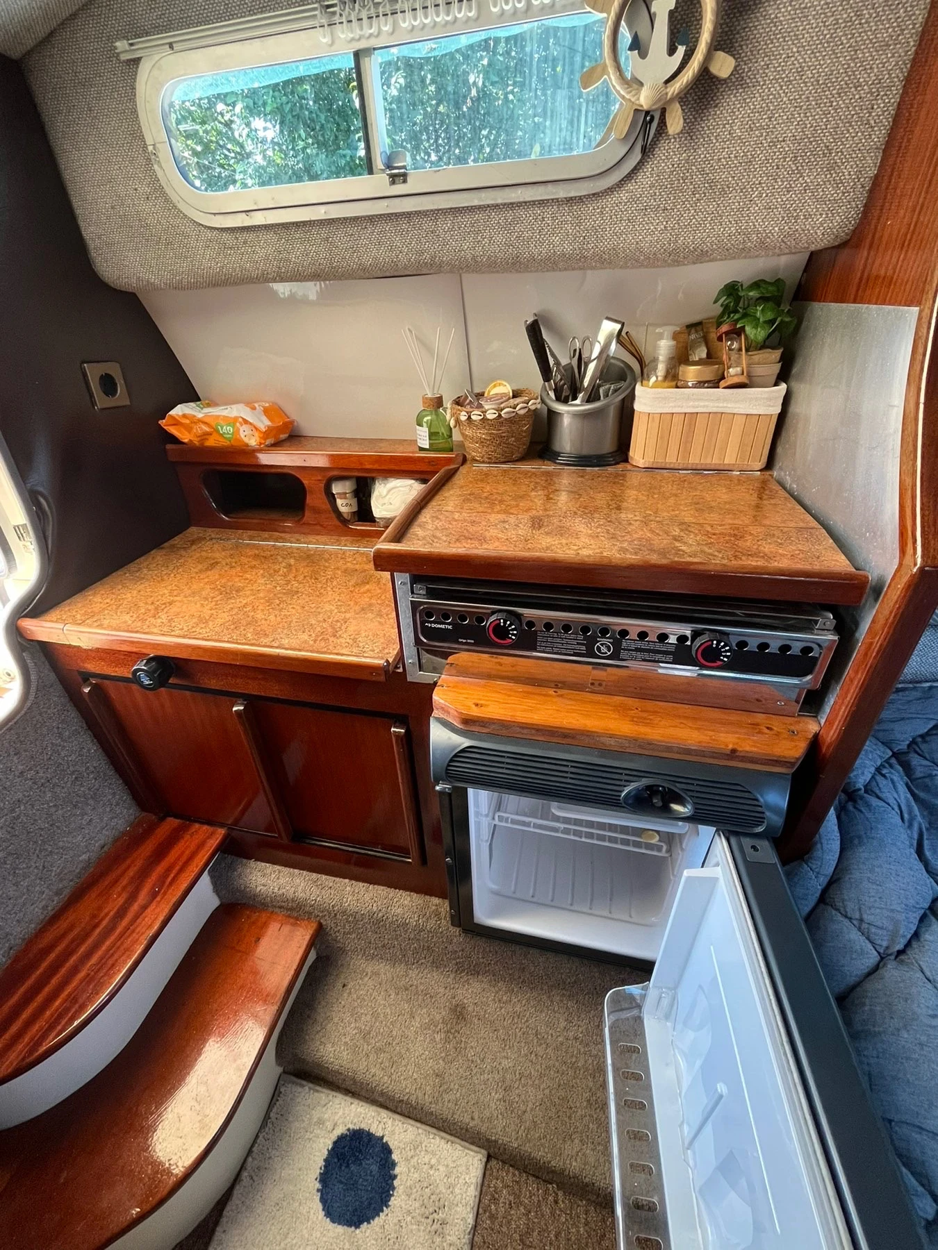 Моторна яхта Sealine 215 Family, снимка 14 - Воден транспорт - 56019609