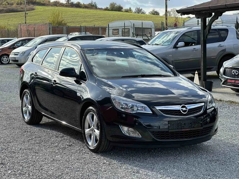 Opel Astra 1.7CDTI, снимка 1 - Автомобили и джипове - 48706837