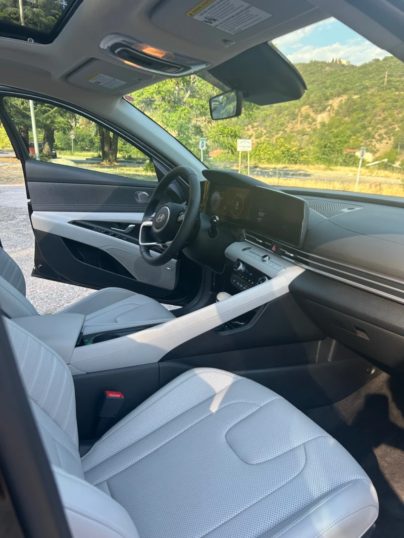 Hyundai Elantra, снимка 9 - Автомобили и джипове - 53109979