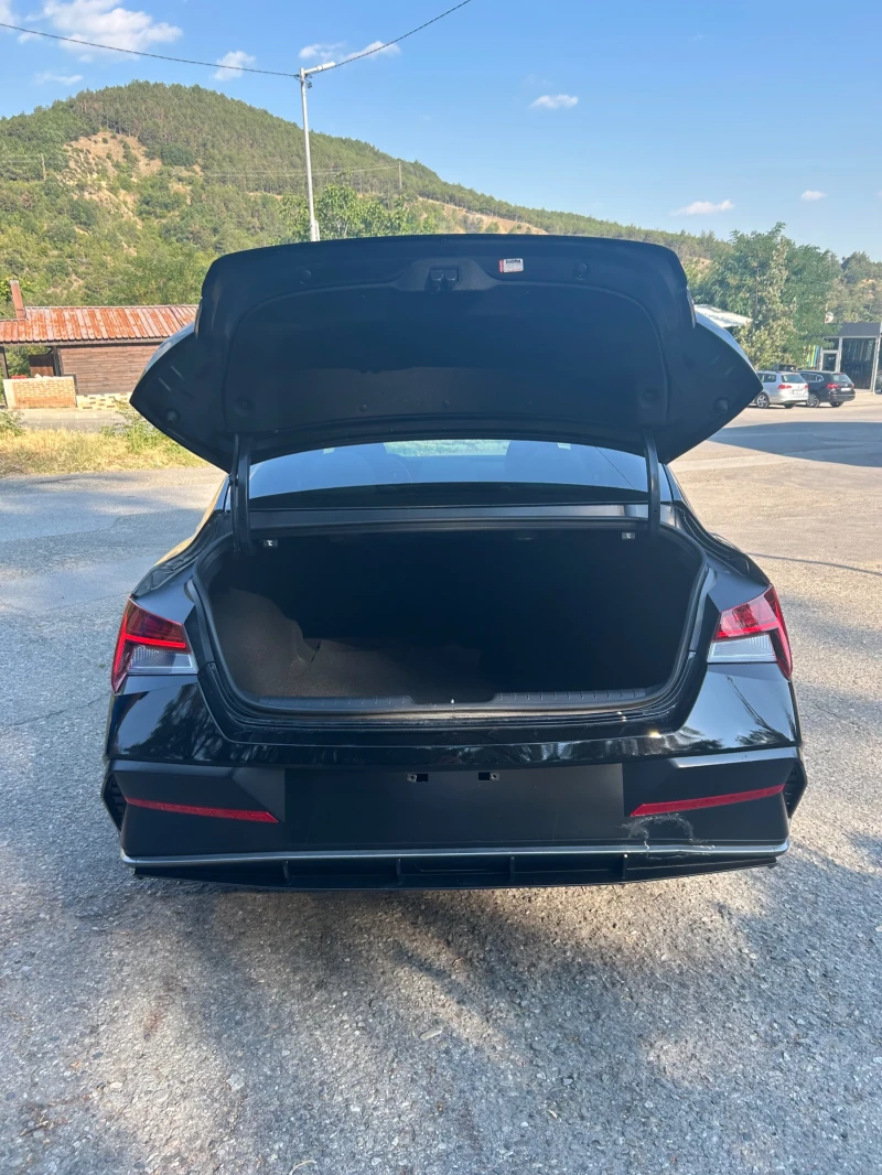 Hyundai Elantra, снимка 12 - Автомобили и джипове - 53109979