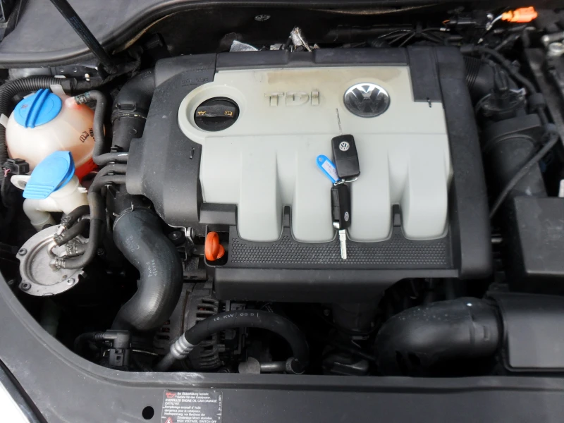 VW Golf 1, 9-TDI-KLIMATRONIK-ITALY, снимка 14 - Автомобили и джипове - 52390842