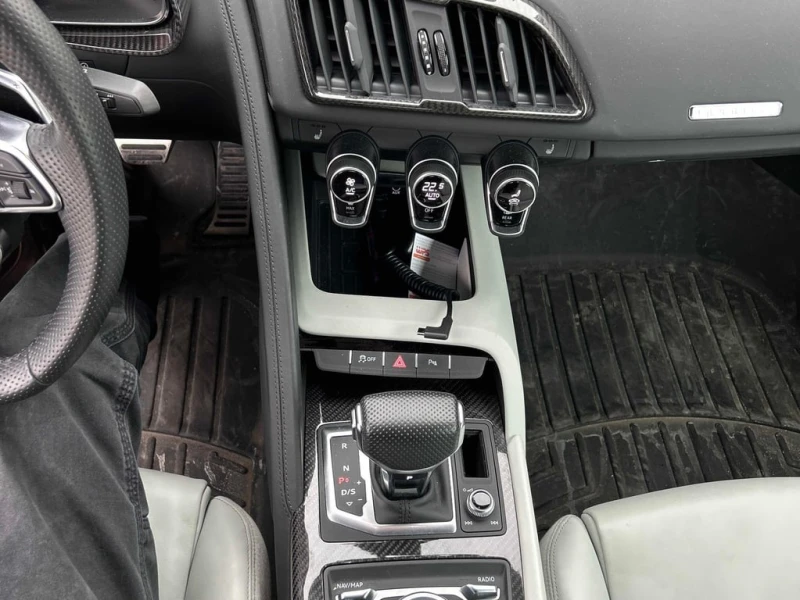 Audi R8 * V10 performance * CARFAX * БЕЗ ПЪРВОНАЧАЛНА ВНОС, снимка 9 - Автомобили и джипове - 52935294