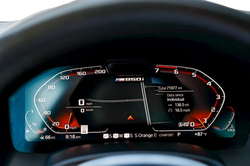 BMW 850 xDrive * Bowers&Wilkins* Alcantara* Безжично пален, снимка 8 - Автомобили и джипове - 53049111