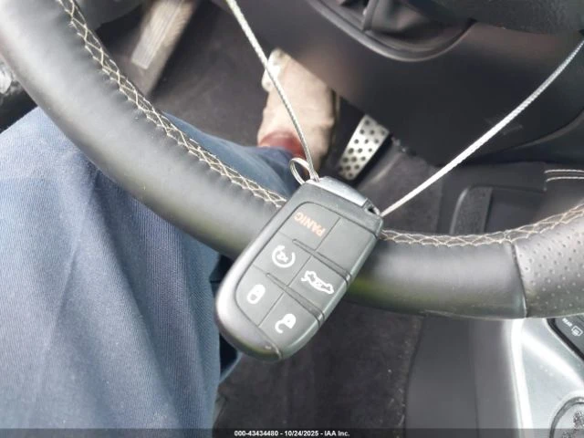 Dodge Challenger SRT 392 - изображение 10