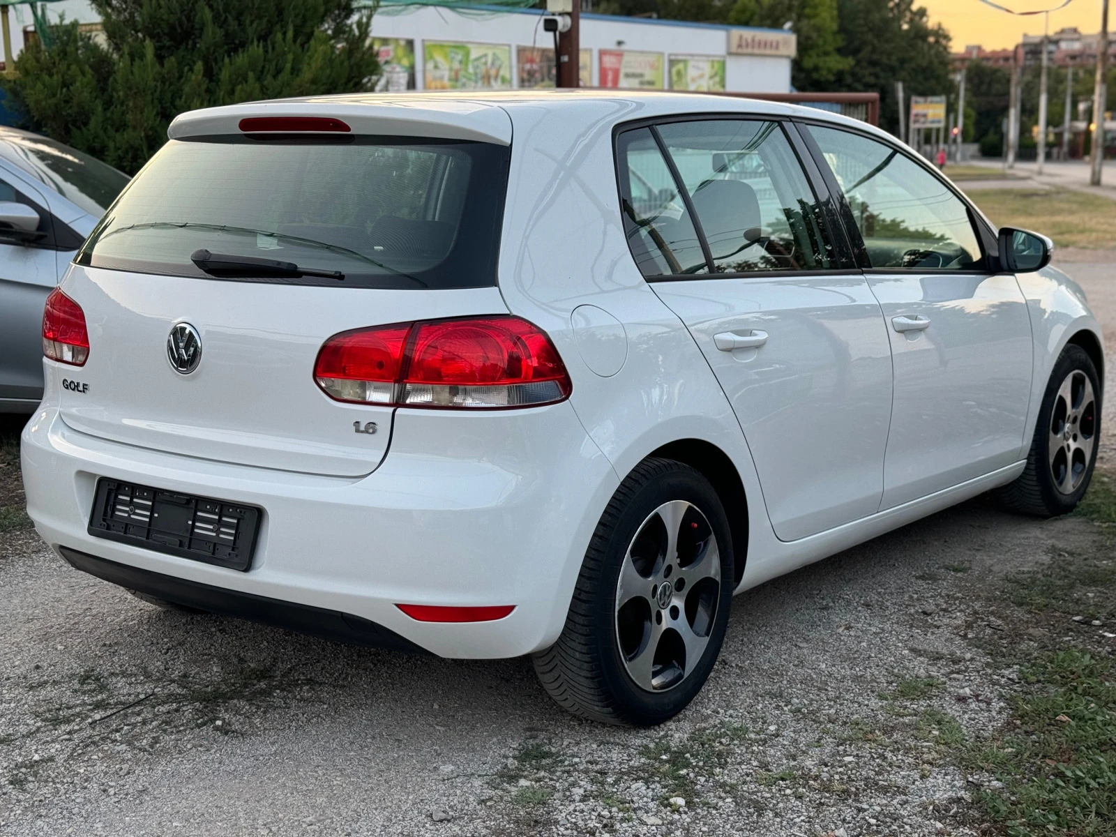 VW Golf 1.6i 102кс GAS KLIMATRONIK - изображение 4