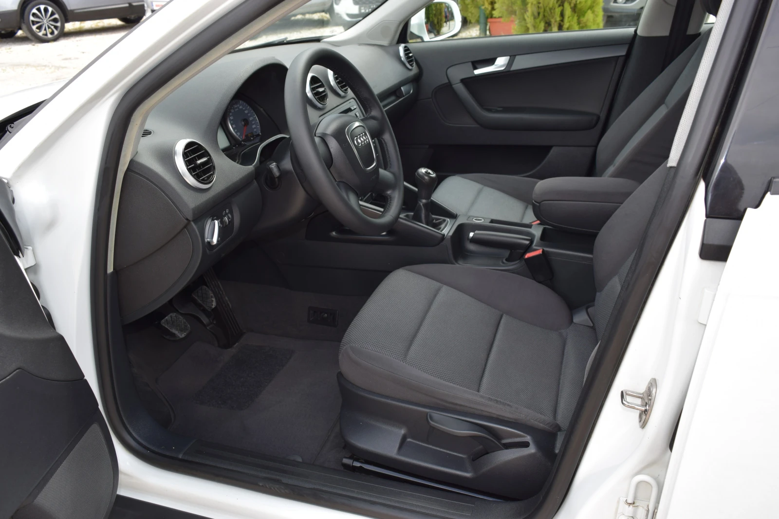 Audi A3 2.0 TDI* 140 kc* 6 скорости* Euro5 - изображение 9