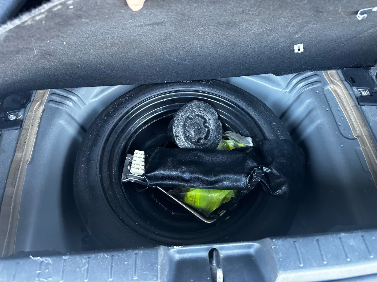 Toyota Yaris 1.0i* FACE* 4 ВРАТИ* КЛИМАТИК, снимка 10 - Автомобили и джипове - 50443426