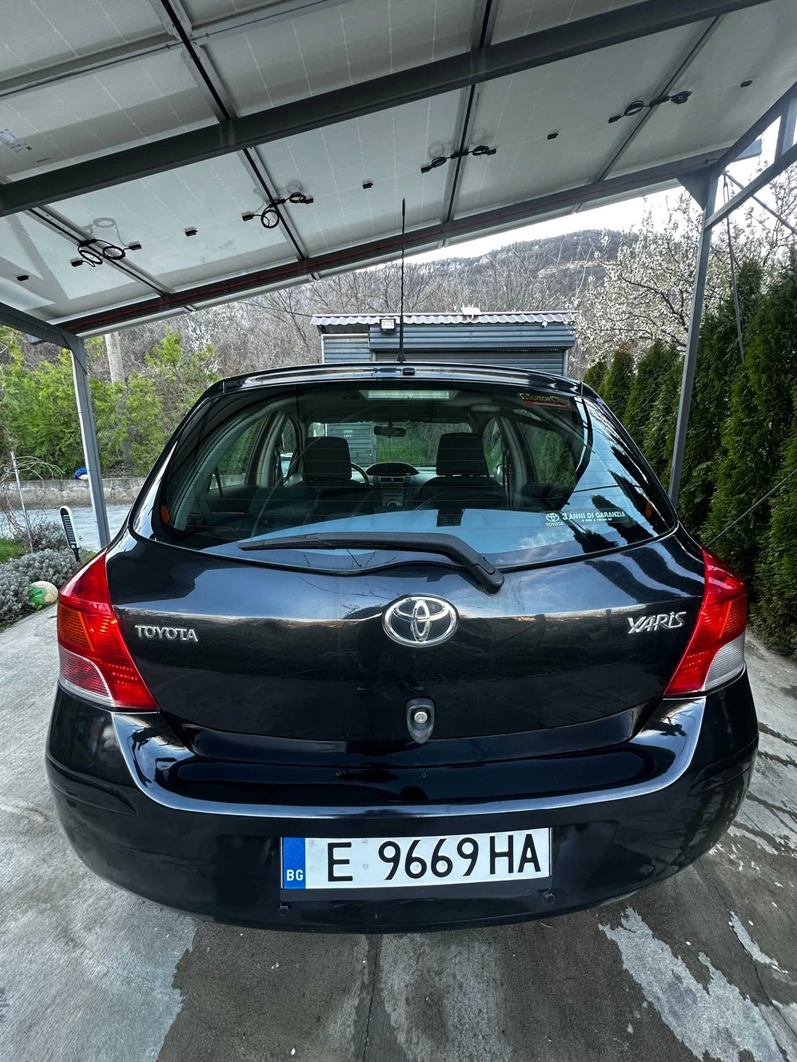 Toyota Yaris 1.0i* FACE* 4 ВРАТИ* КЛИМАТИК, снимка 5 - Автомобили и джипове - 50443426