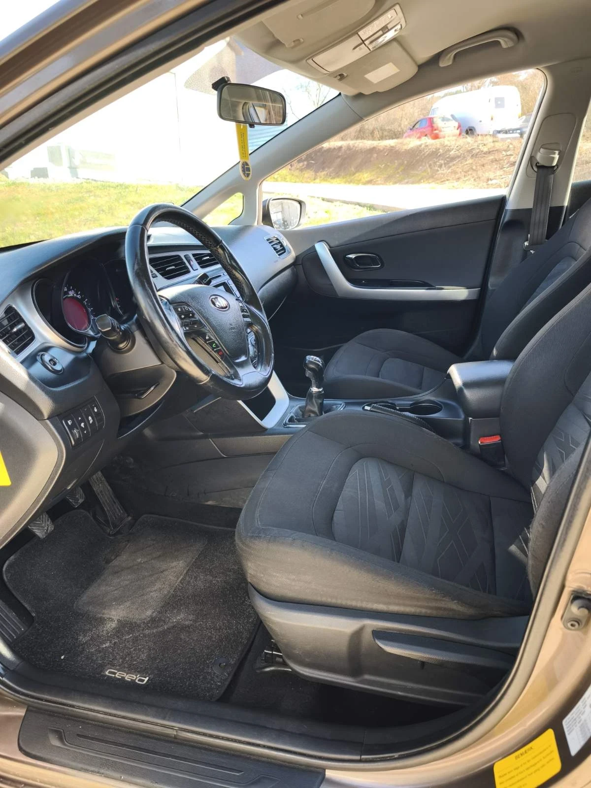 Kia Ceed 1.6 CRDI, снимка 5 - Автомобили и джипове - 53803918