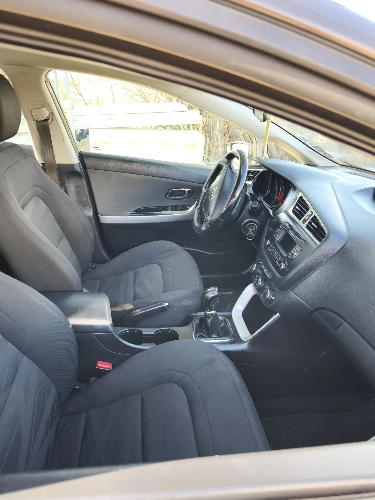 Kia Ceed 1.6 CRDI, снимка 7 - Автомобили и джипове - 53803918