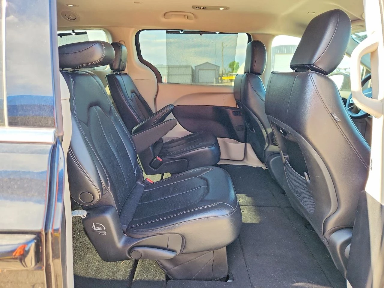 Chrysler Pacifica 3.6l Touring L, снимка 11 - Автомобили и джипове - 54713394