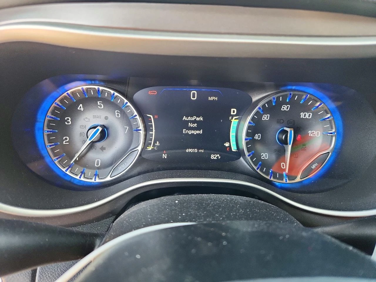 Chrysler Pacifica 3.6l Touring L, снимка 9 - Автомобили и джипове - 54713394