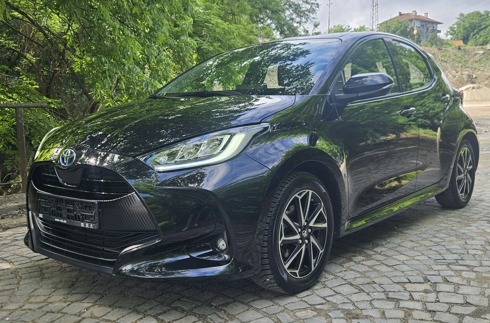 Toyota Yaris 1.5i - VVT-iE Hybrid, снимка 2 - Автомобили и джипове - 54905677