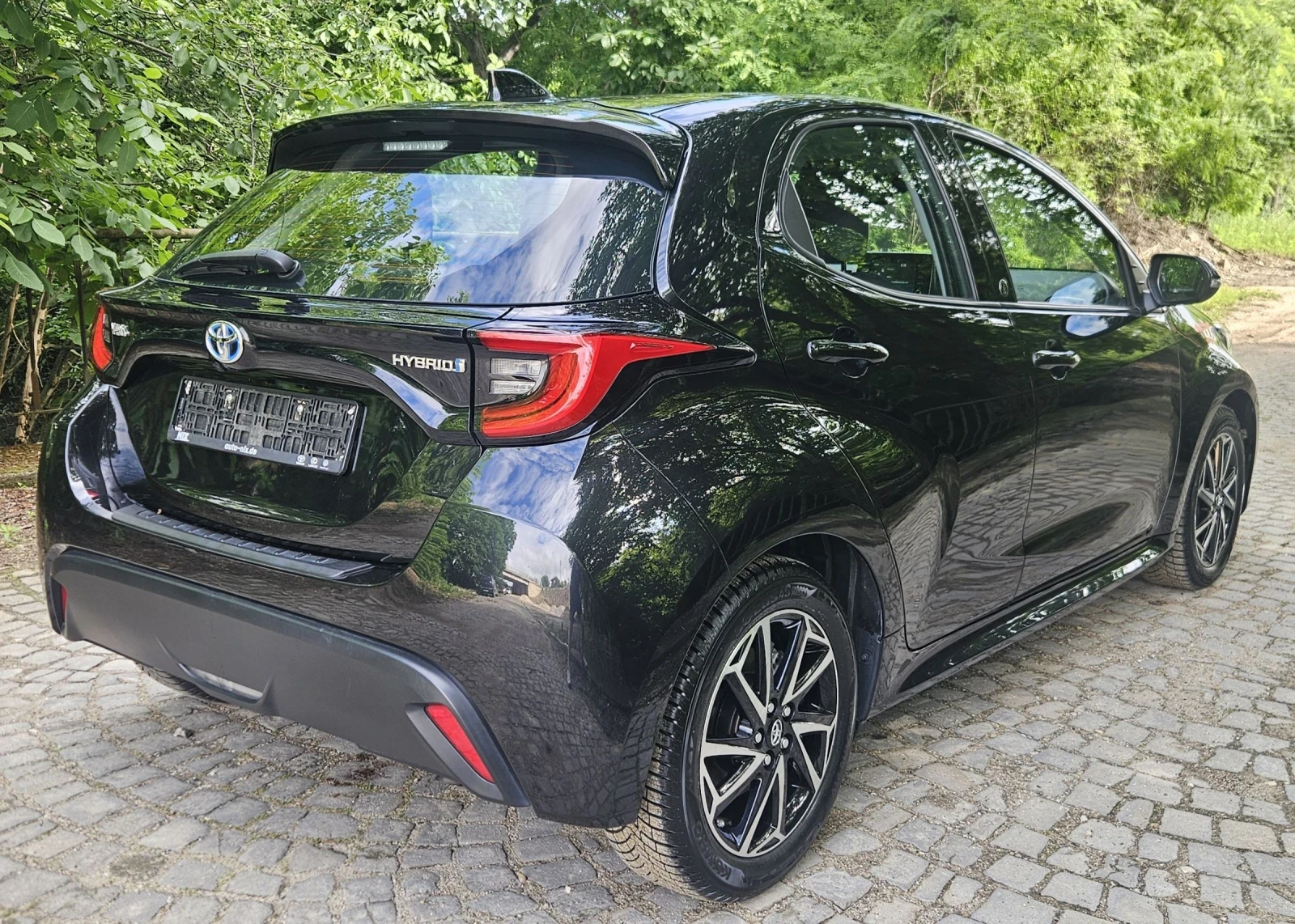 Toyota Yaris 1.5i - VVT-iE Hybrid, снимка 4 - Автомобили и джипове - 54905677