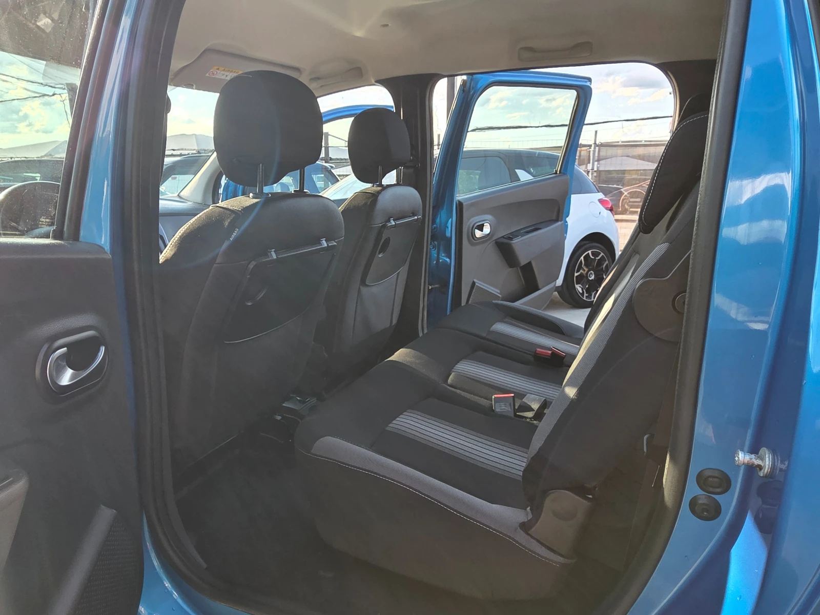 Dacia Lodgy STEPWAY 1.2 TCE-116к.с EURO 6-НАВИГАЦИЯ-ШВЕЙЦАРИЯ, снимка 14 - Автомобили и джипове - 54924629