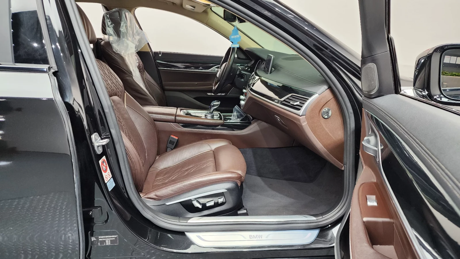 BMW 740 760LI FACELIFT| LASER| DISTRONIC| HUD| TV| PANO, снимка 9 - Автомобили и джипове - 55412652