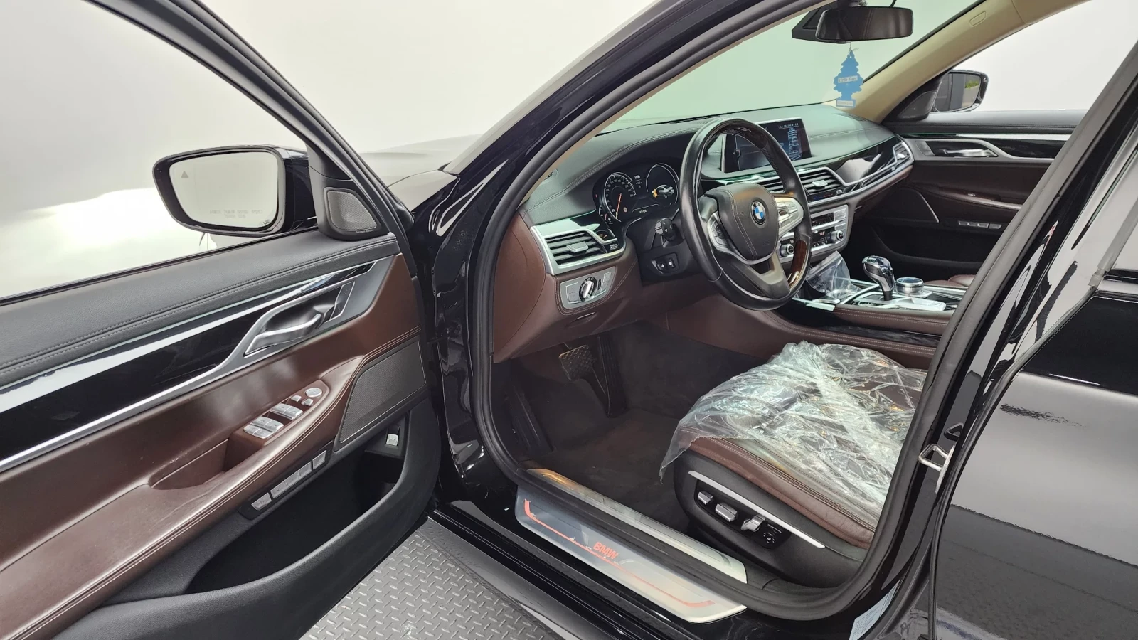 BMW 740 760LI FACELIFT| LASER| DISTRONIC| HUD| TV| PANO, снимка 5 - Автомобили и джипове - 55412652