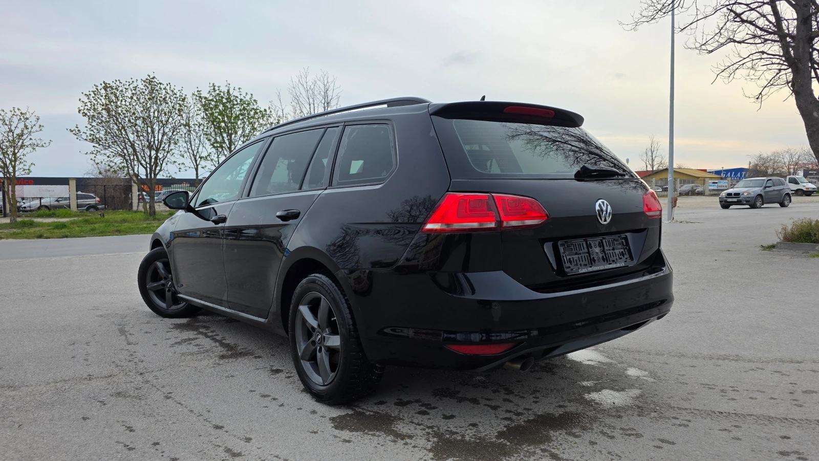 VW Golf КАТО ЧИСТО НОВА, снимка 4 - Автомобили и джипове - 55579571