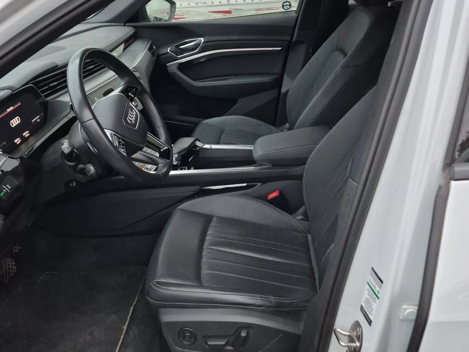 Audi E-Tron Quattro Technik / 360 /HUD / Лизинг, снимка 3 - Автомобили и джипове - 56315645