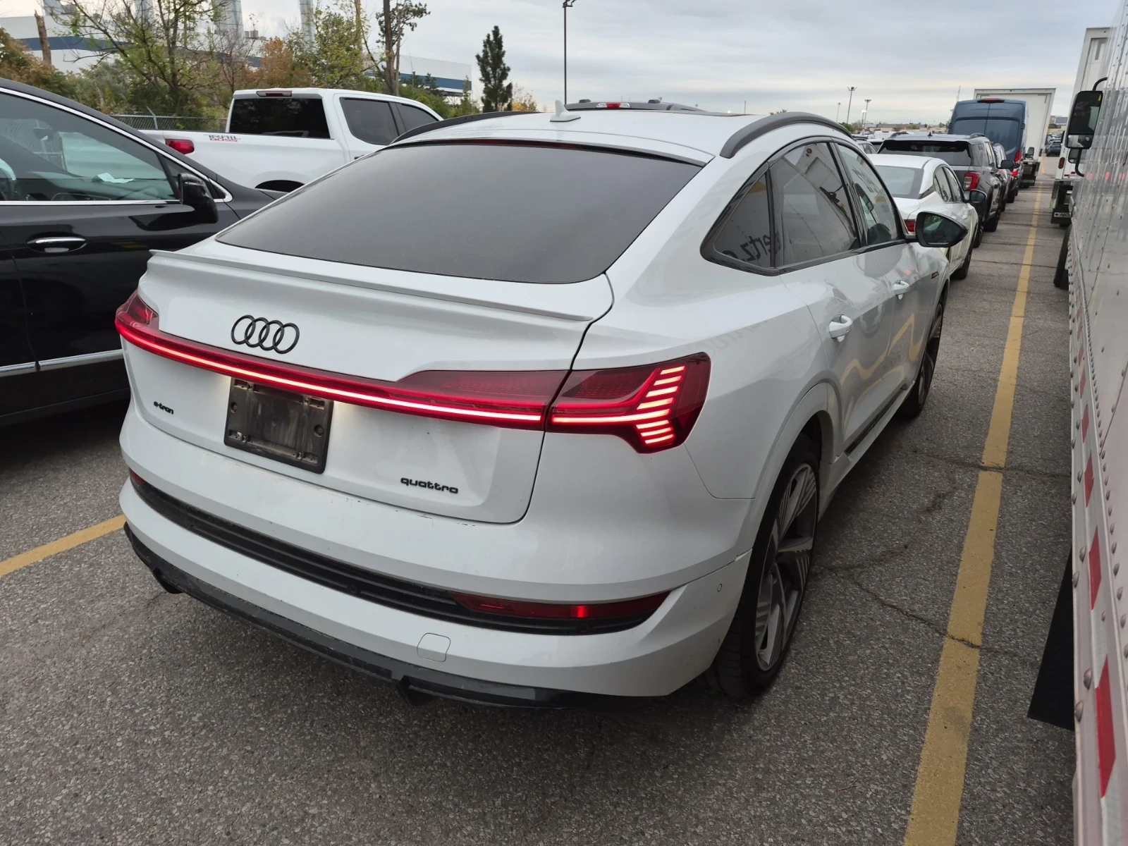 Audi E-Tron Quattro Technik / 360 /HUD / Лизинг, снимка 2 - Автомобили и джипове - 56315645