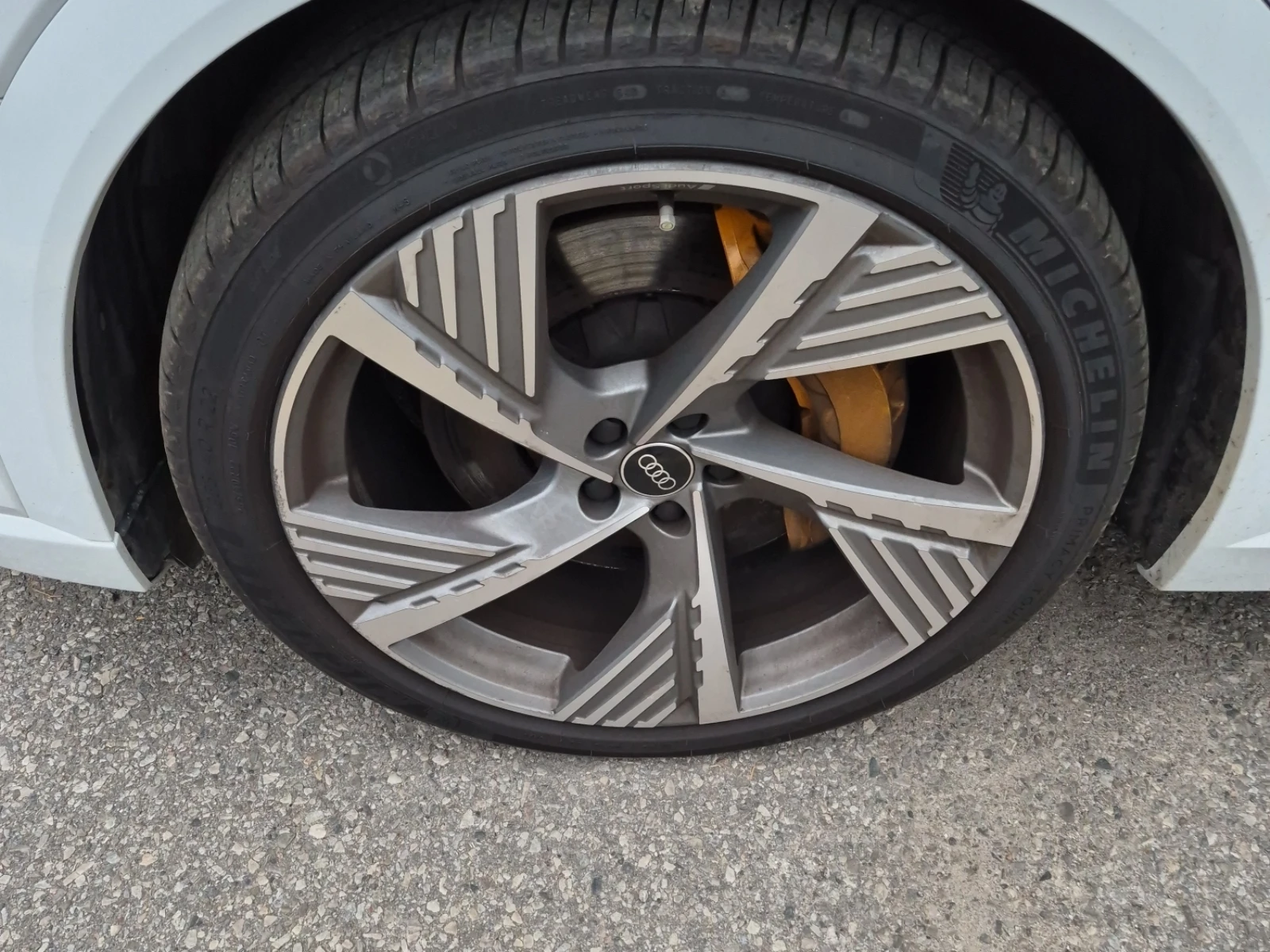 Audi E-Tron Quattro Technik / 360 /HUD / Лизинг, снимка 4 - Автомобили и джипове - 56315645