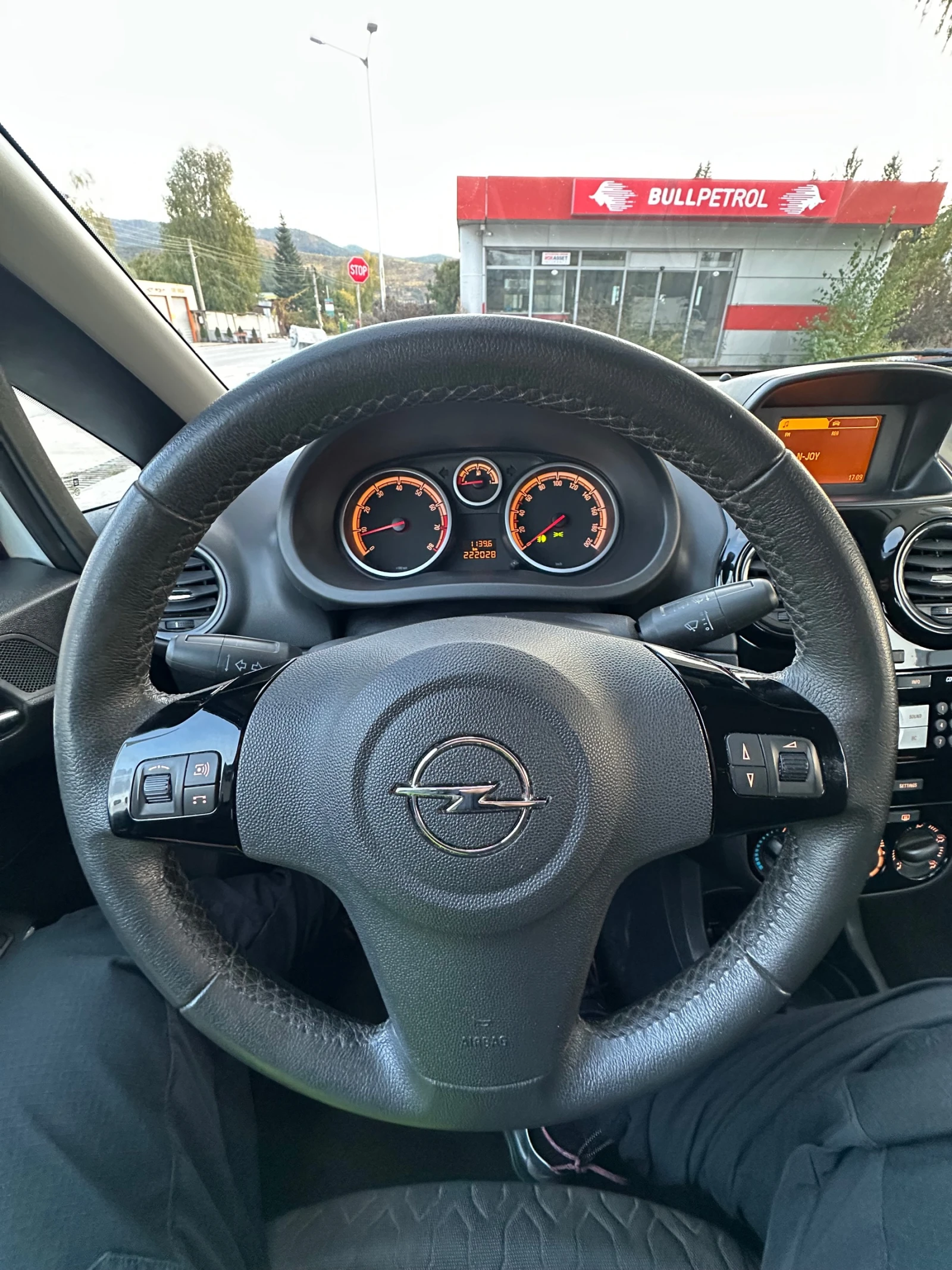 Opel Corsa 1.3i Facelift, снимка 7 - Автомобили и джипове - 56548131