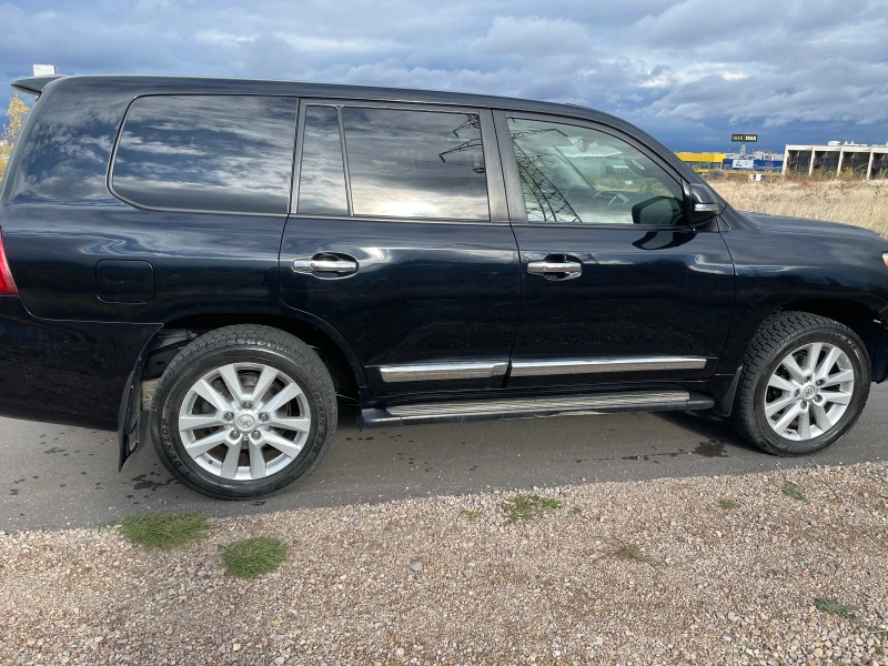 Toyota Land cruiser 200, снимка 3 - Автомобили и джипове - 46891312