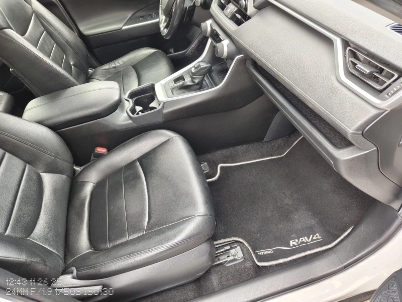Toyota Rav4 Hybrid Led Swiss, снимка 13 - Автомобили и джипове - 52583084