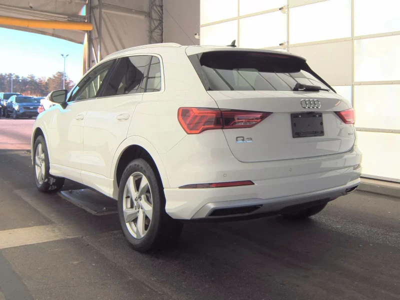 Audi Q3 2.0T Premium, снимка 6 - Автомобили и джипове - 52664457