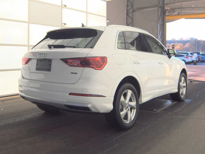Audi Q3 2.0T Premium, снимка 4 - Автомобили и джипове - 52664457