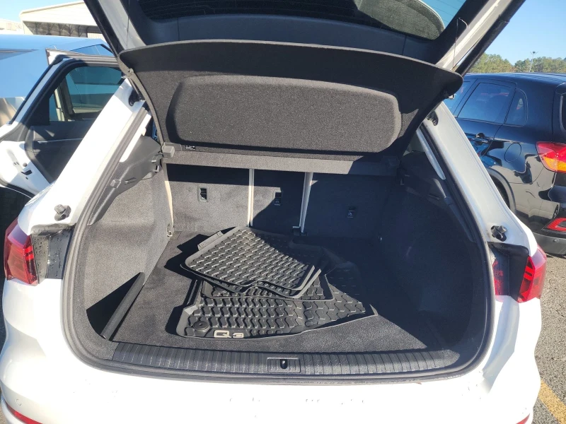Audi Q3 2.0T Premium, снимка 15 - Автомобили и джипове - 52664457