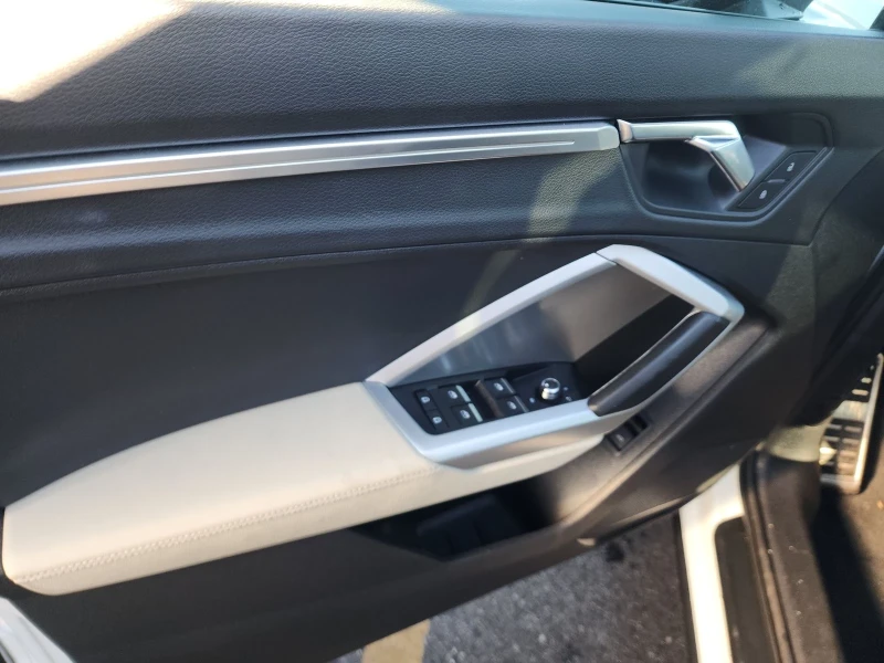 Audi Q3 2.0T Premium, снимка 9 - Автомобили и джипове - 52664457