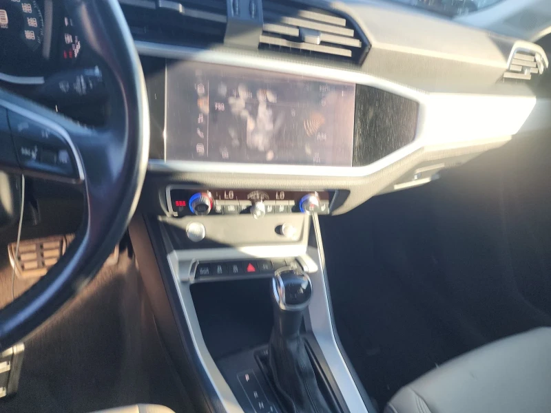 Audi Q3 2.0T Premium, снимка 11 - Автомобили и джипове - 52664457