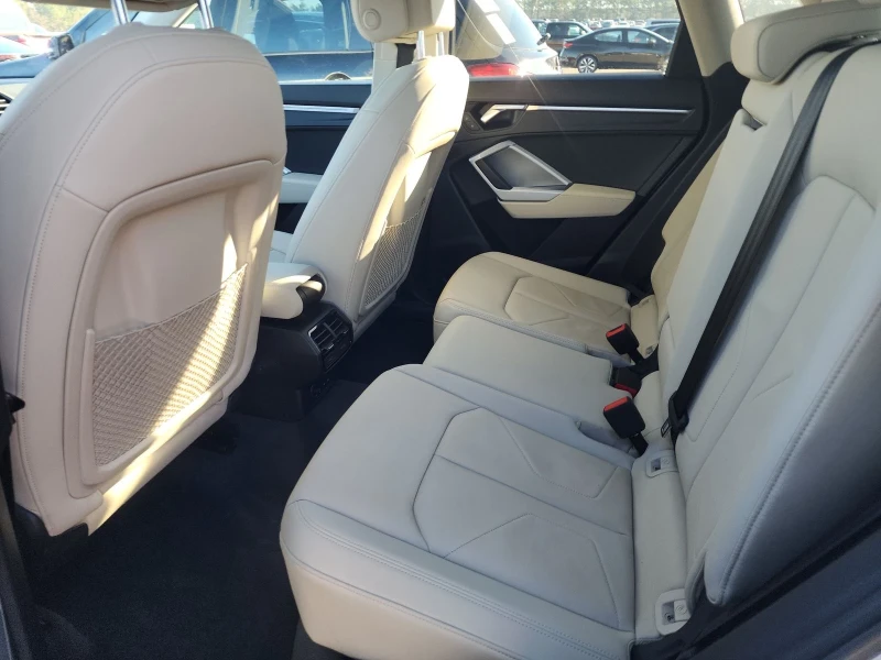 Audi Q3 2.0T Premium, снимка 13 - Автомобили и джипове - 52664457