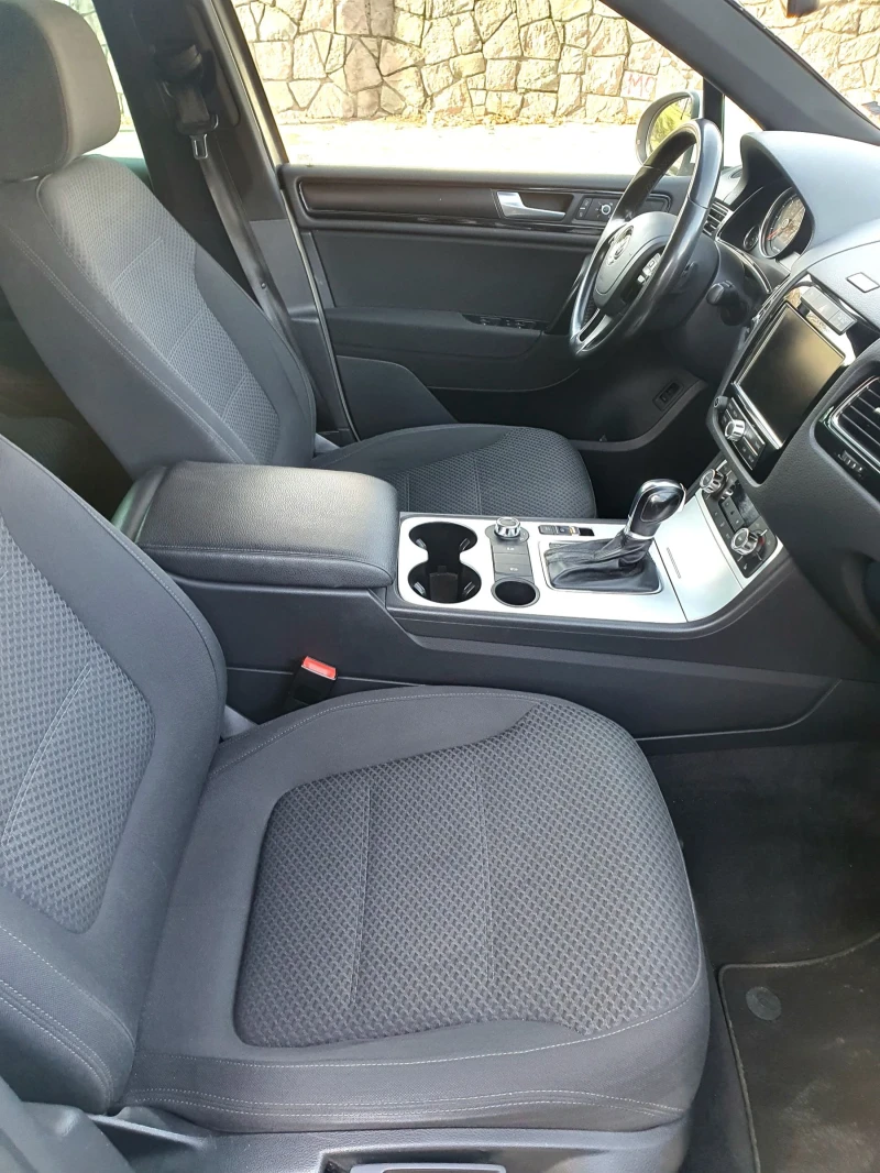 VW Touareg, снимка 8 - Автомобили и джипове - 53178703