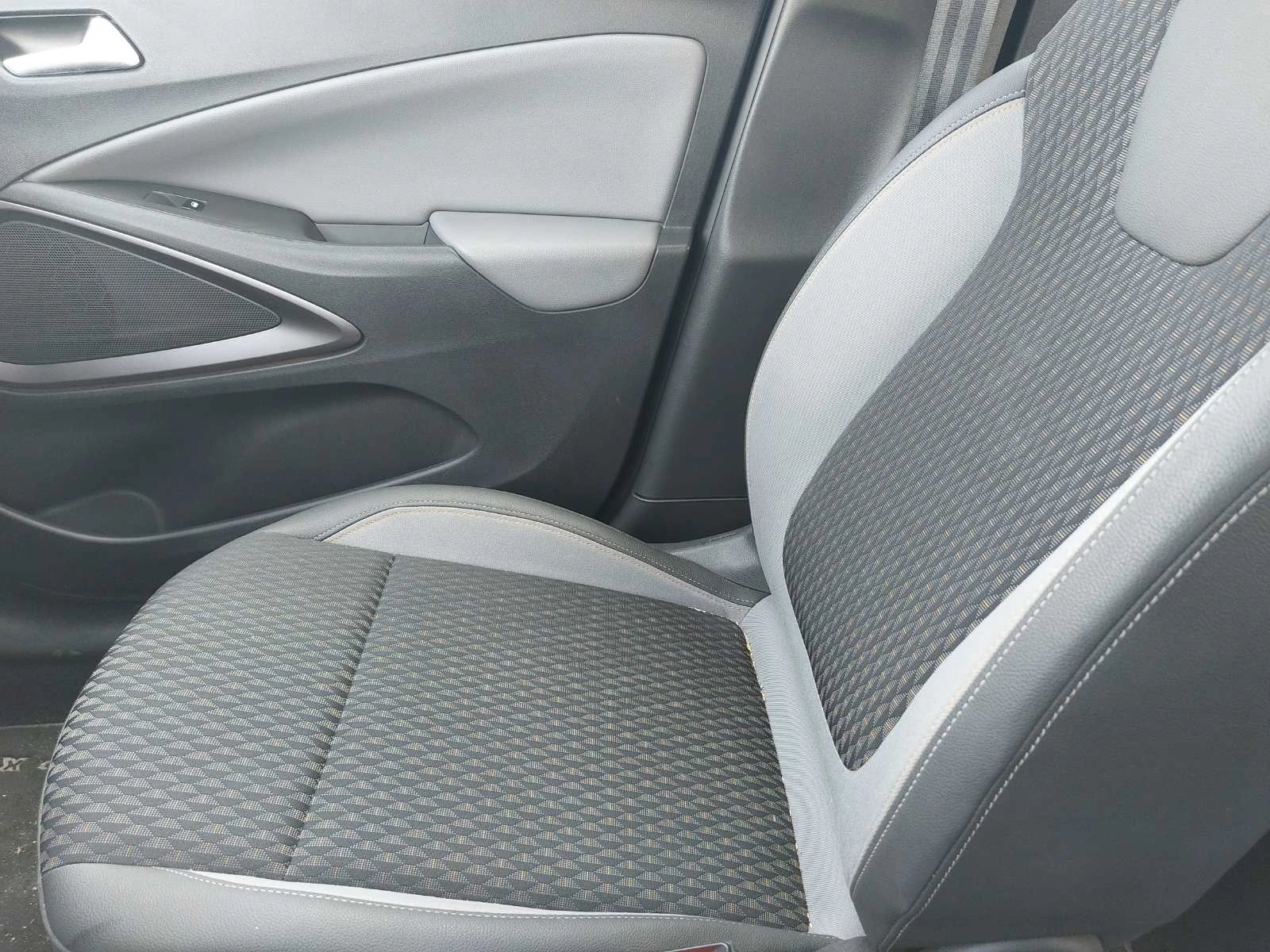 Opel Crossland X Innovation Turbo, снимка 6 - Автомобили и джипове - 53740200