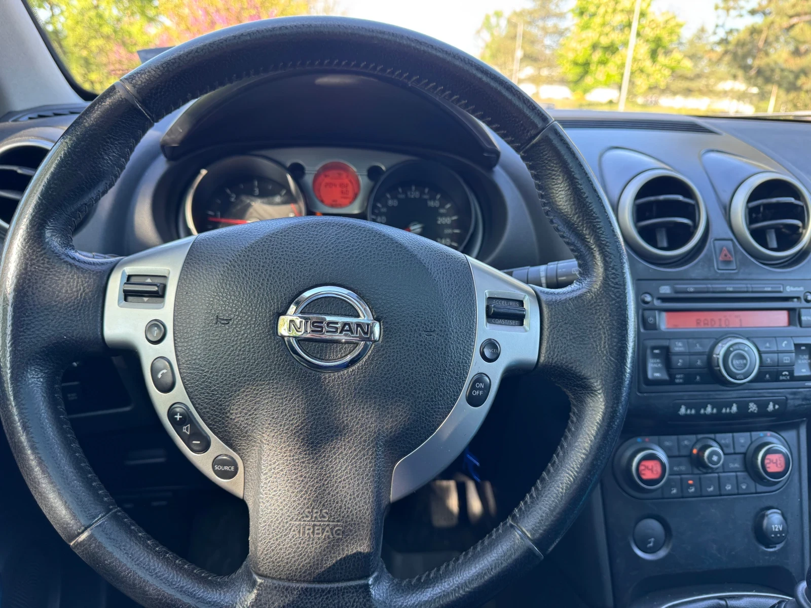 Nissan Qashqai 1.5 dci, снимка 12 - Автомобили и джипове - 56119322