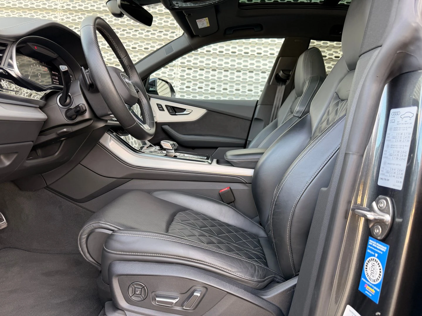 Audi SQ8, снимка 8 - Автомобили и джипове - 56421915
