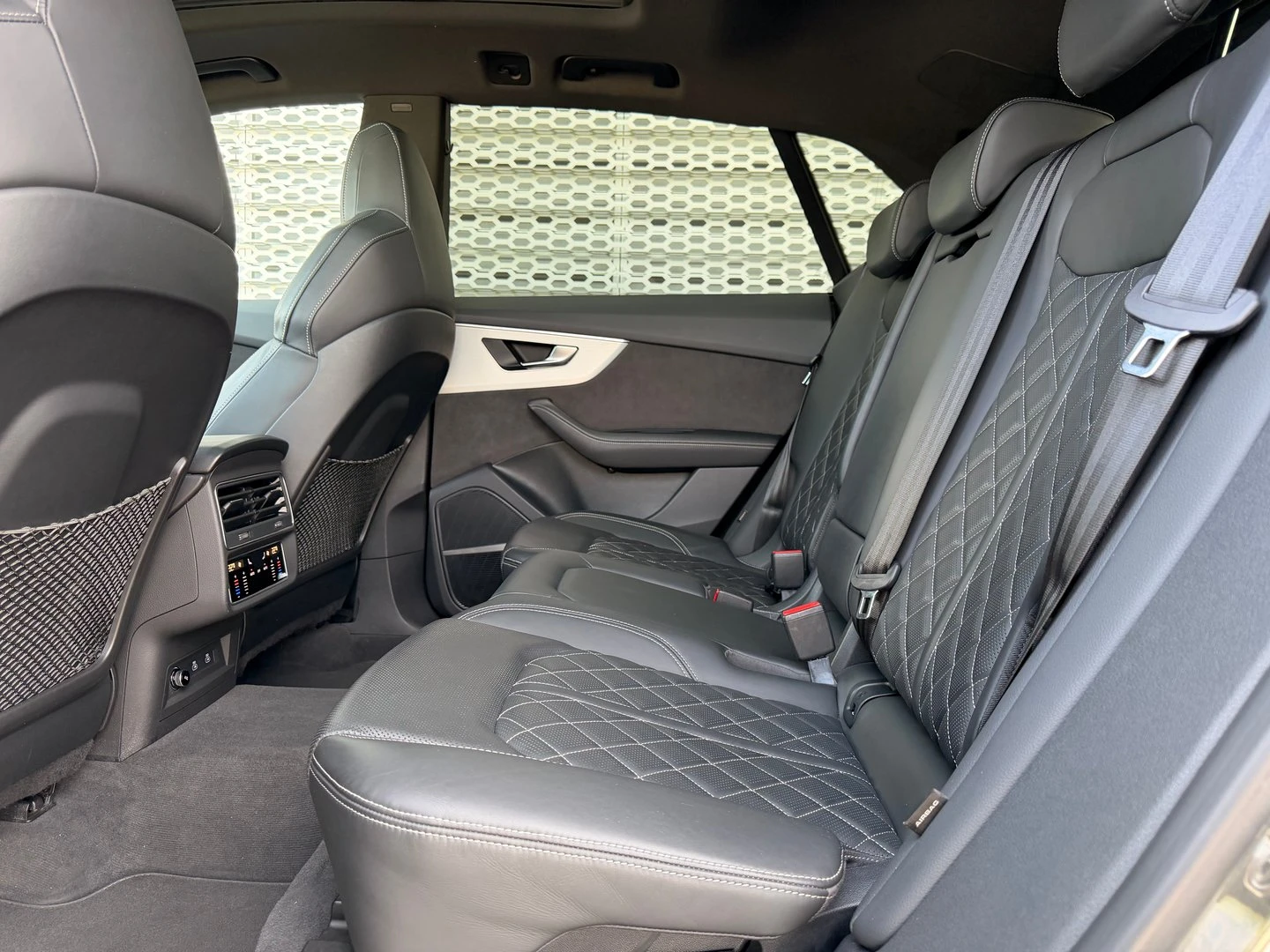 Audi SQ8, снимка 13 - Автомобили и джипове - 56421915