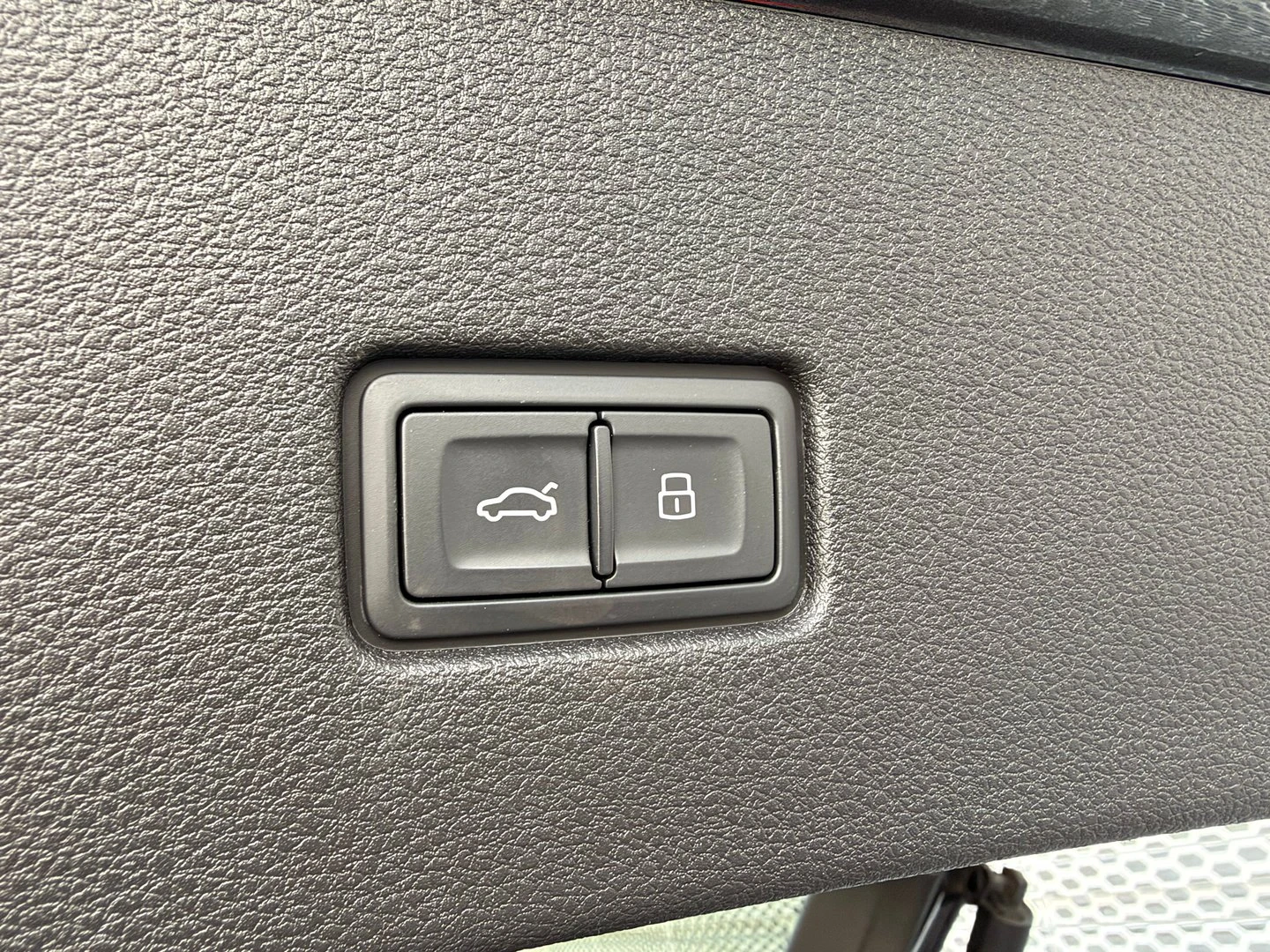 Audi SQ8, снимка 17 - Автомобили и джипове - 56421915