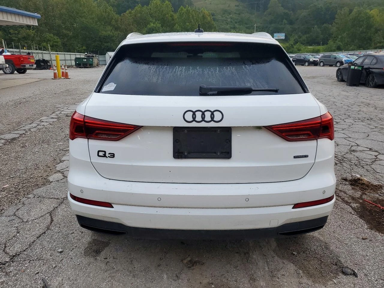 Audi Q3 2.0l Premium, снимка 6 - Автомобили и джипове - 56349477