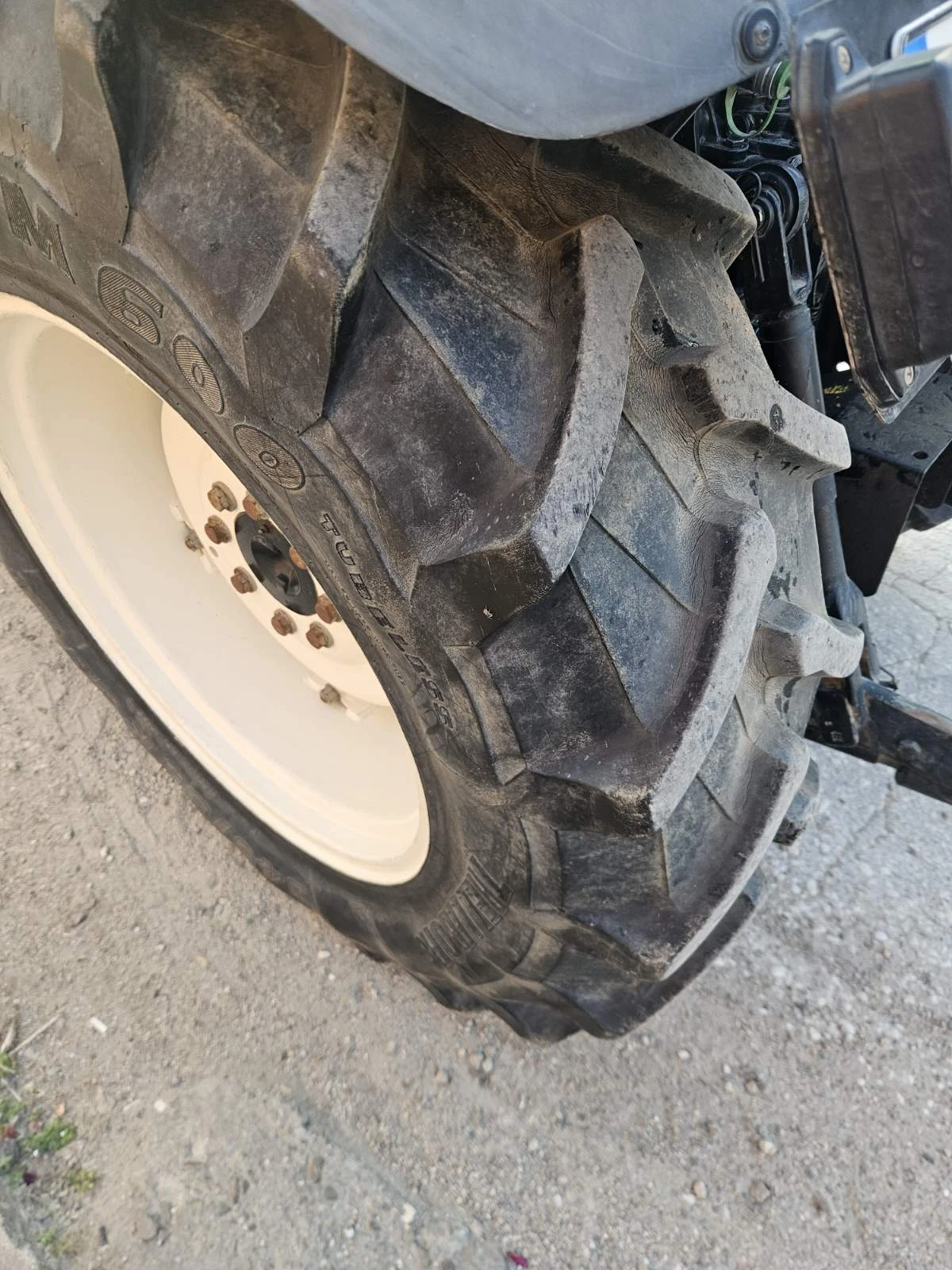  New Holland T4040F65 | Mobile.bg   8