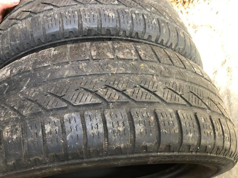 Гуми Зимни 205/60R16, снимка 1 - Гуми и джанти - 46829792